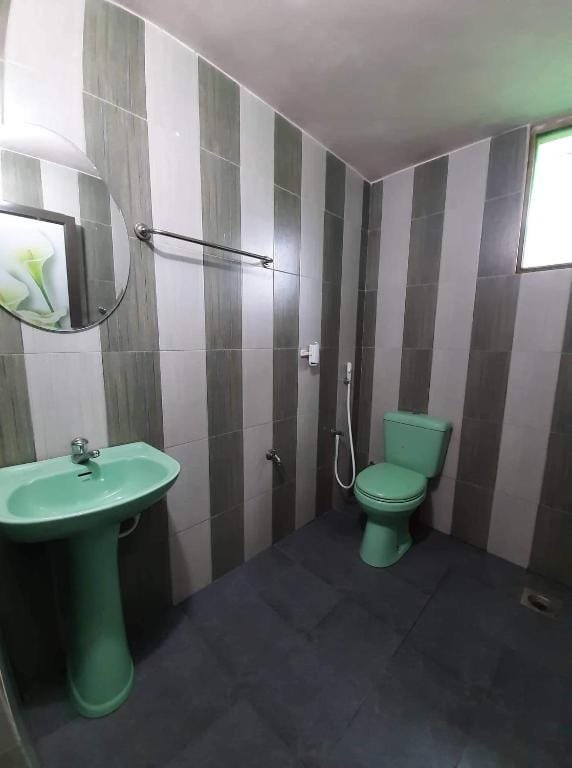 Deluxe Double Room (2 Adults + 1 Child)