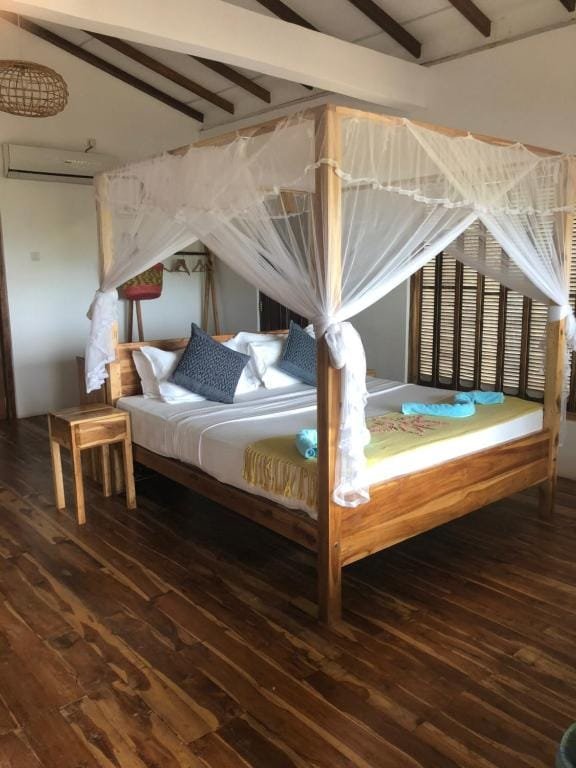 Deluxe Family Suite with Sea View and Free Breakfast
